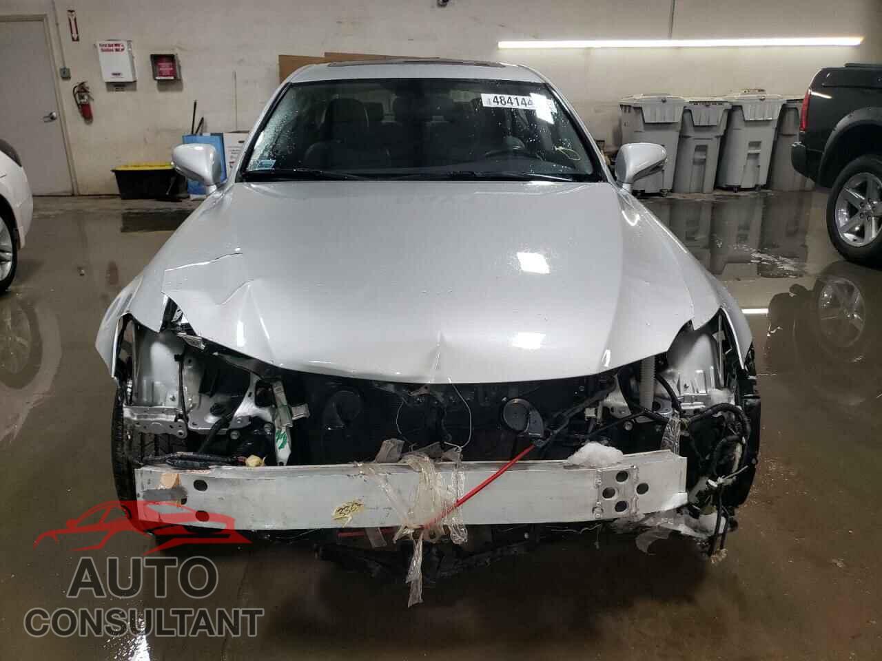 LEXUS IS 2011 - JTHCF5C27B5051392