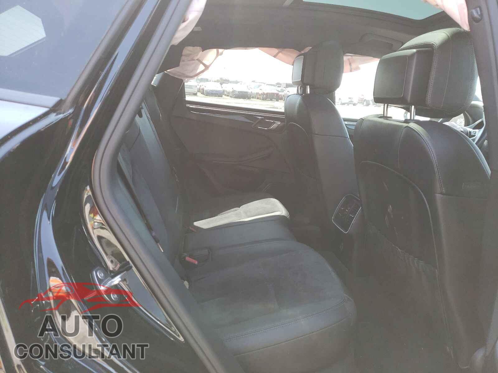 PORSCHE MACAN 2018 - WP1AA2A57JLB06595