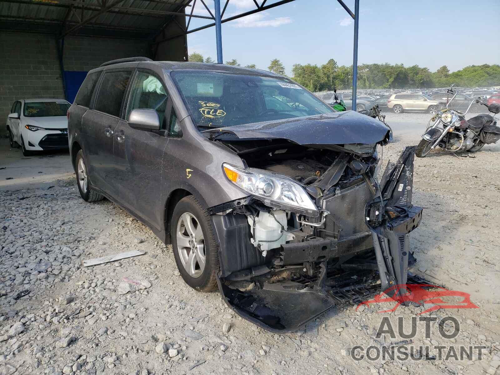 TOYOTA SIENNA 2019 - 5TDKZ3DC8KS968156