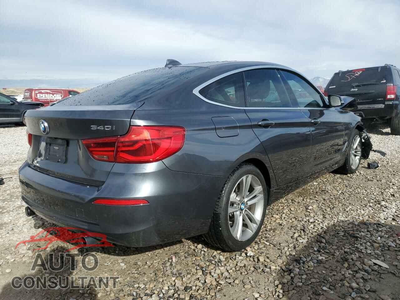 BMW 3 SERIES 2018 - WBA8Y3C53JG451305