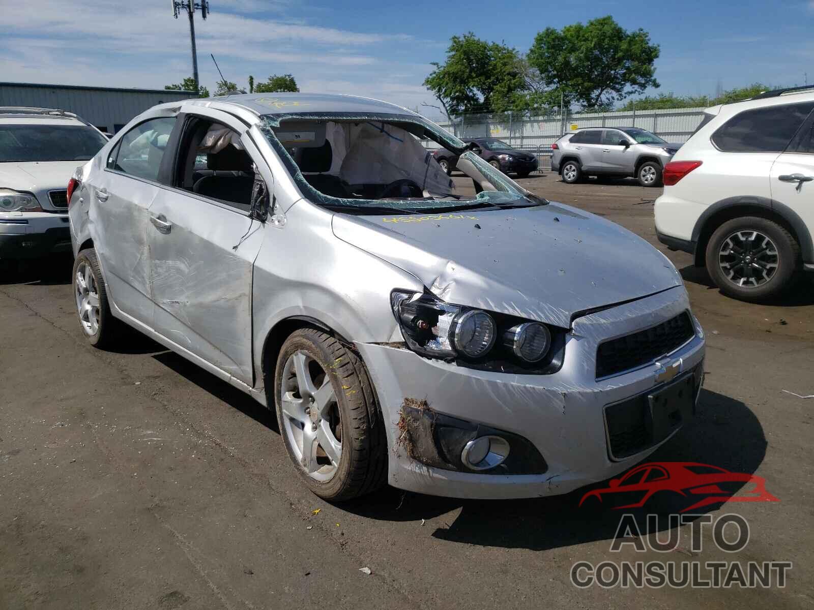 CHEVROLET SONIC 2016 - 1G1JE5SB0G4144788