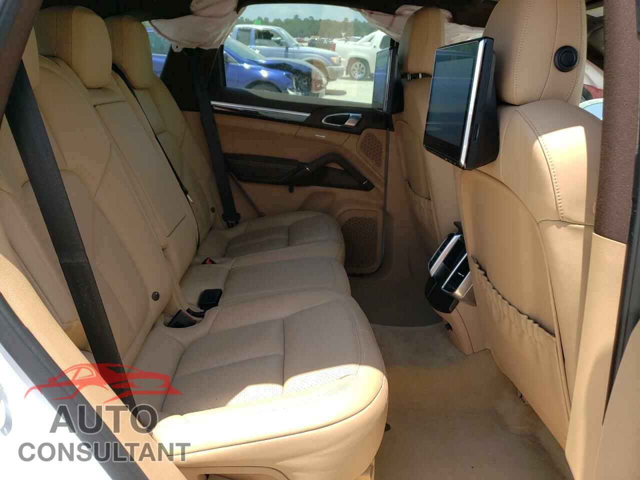 PORSCHE CAYENNE 2016 - WP1AA2A21GKA12622