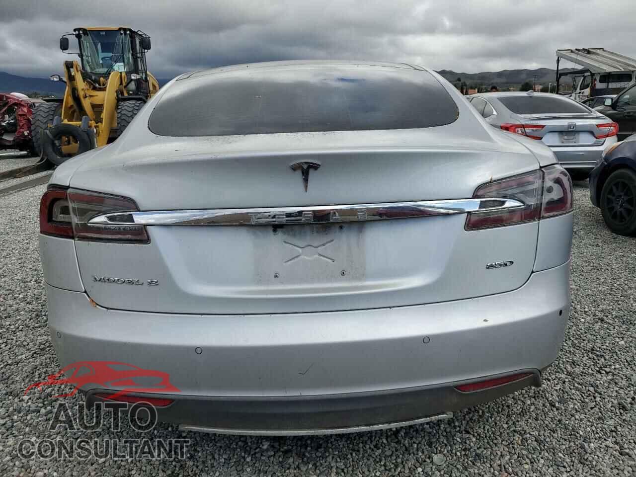 TESLA MODEL S 2015 - 5YJSA1E20FF116265