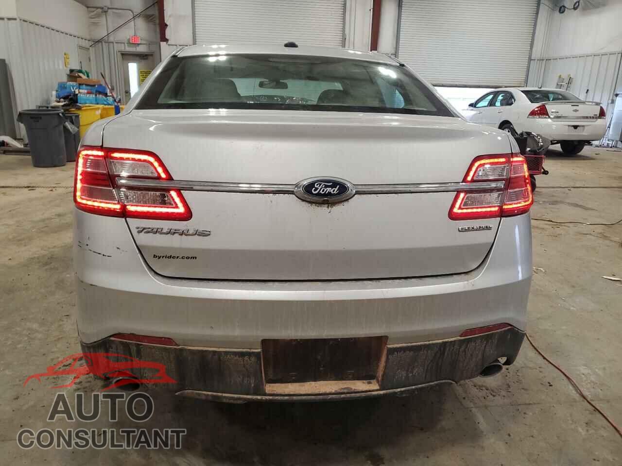 FORD TAURUS 2015 - 1FAHP2D82FG200538
