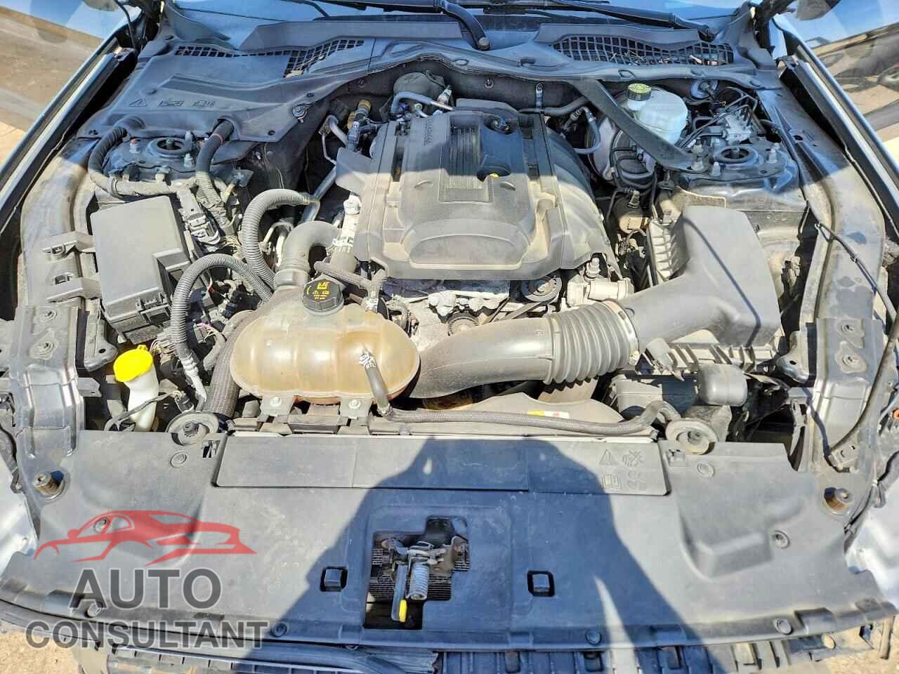 FORD MUSTANG 2018 - 1FATP8UH7J5145246