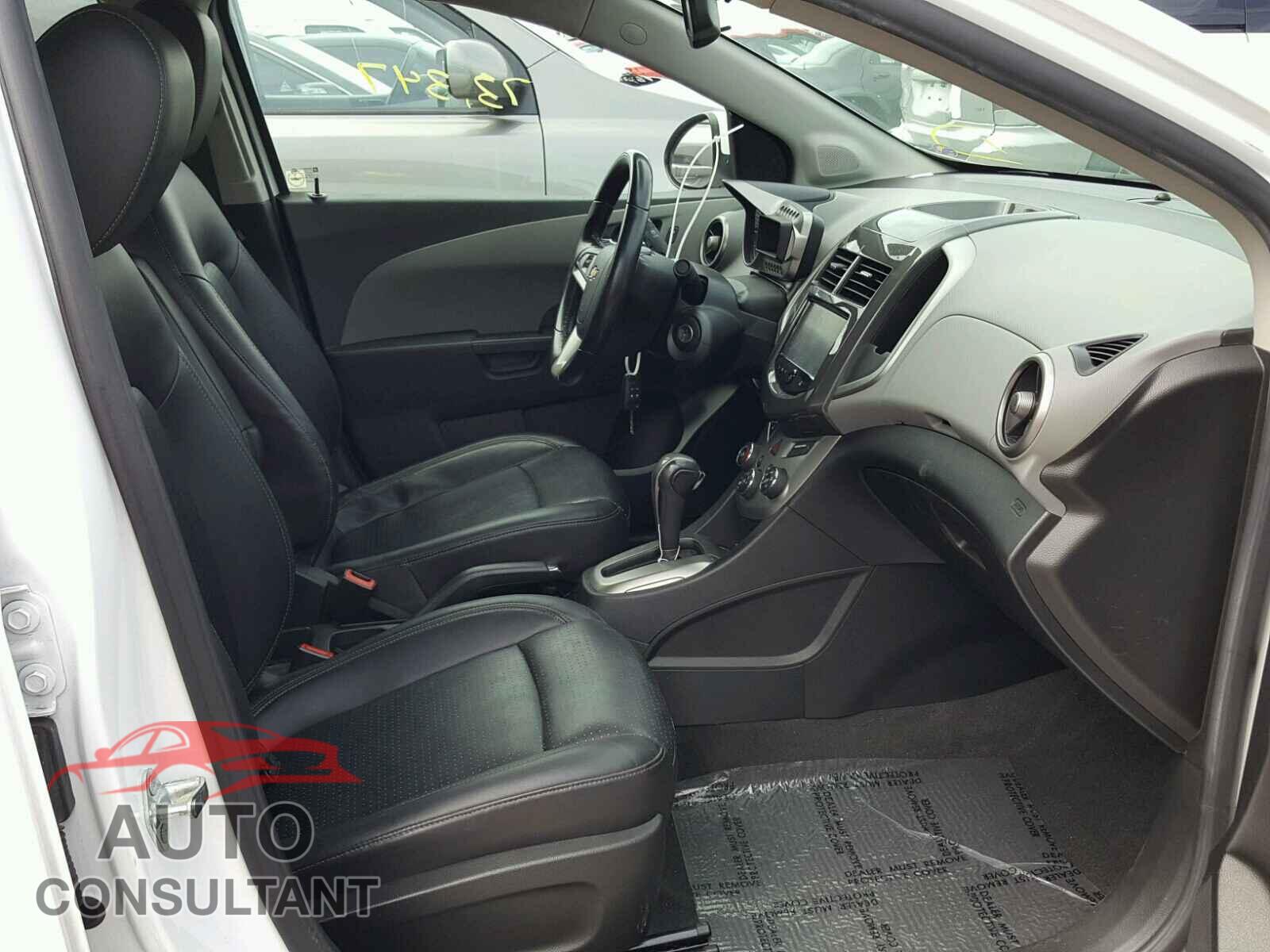 CHEVROLET SONIC 2015 - 1G1JE5SB2F4177631