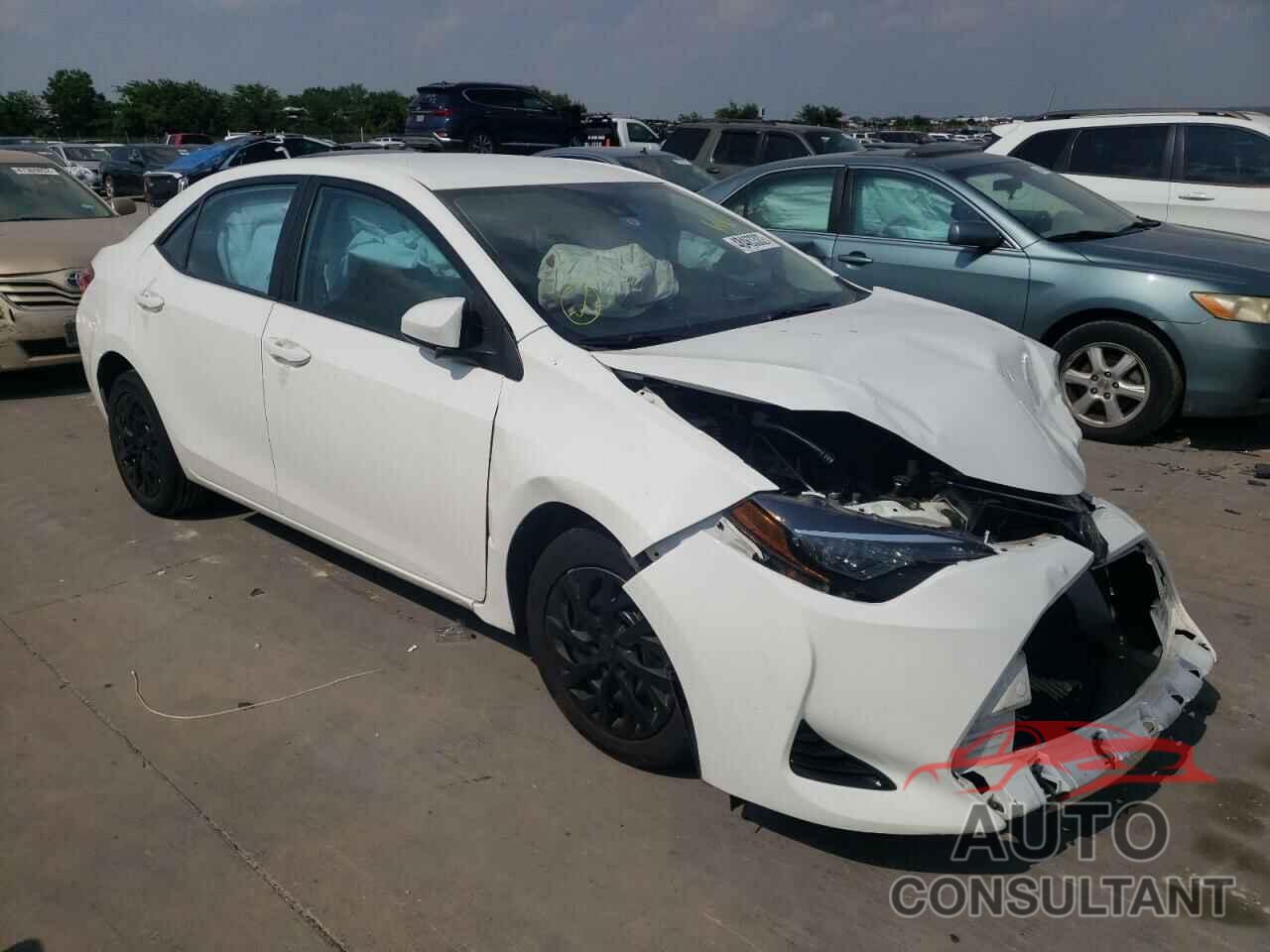 TOYOTA COROLLA 2018 - 5YFBURHE1JP821519