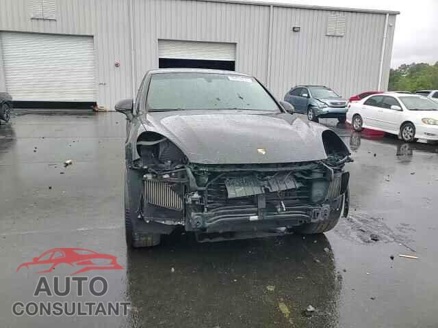 PORSCHE CAYENNE 2017 - WP1AB2A24HLA53545