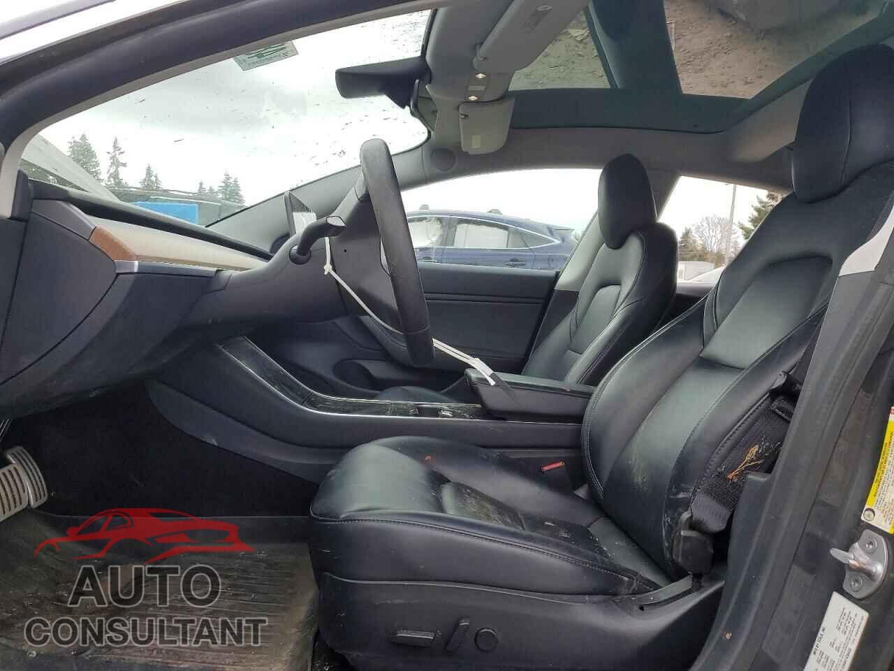 TESLA MODEL 3 2019 - 5YJ3E1EB8KF438428