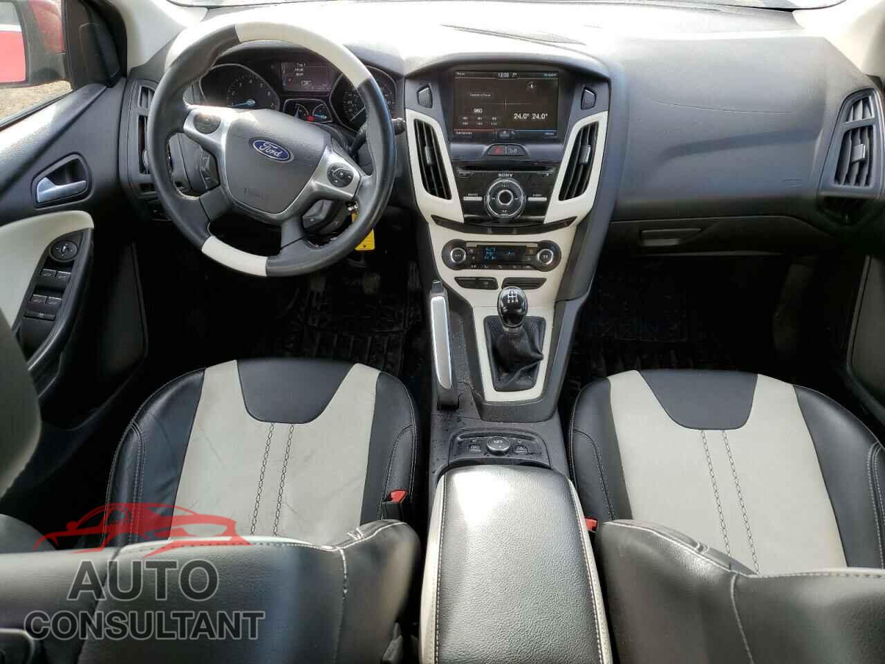 FORD FOCUS 2012 - 1FAHP3M22CL364585