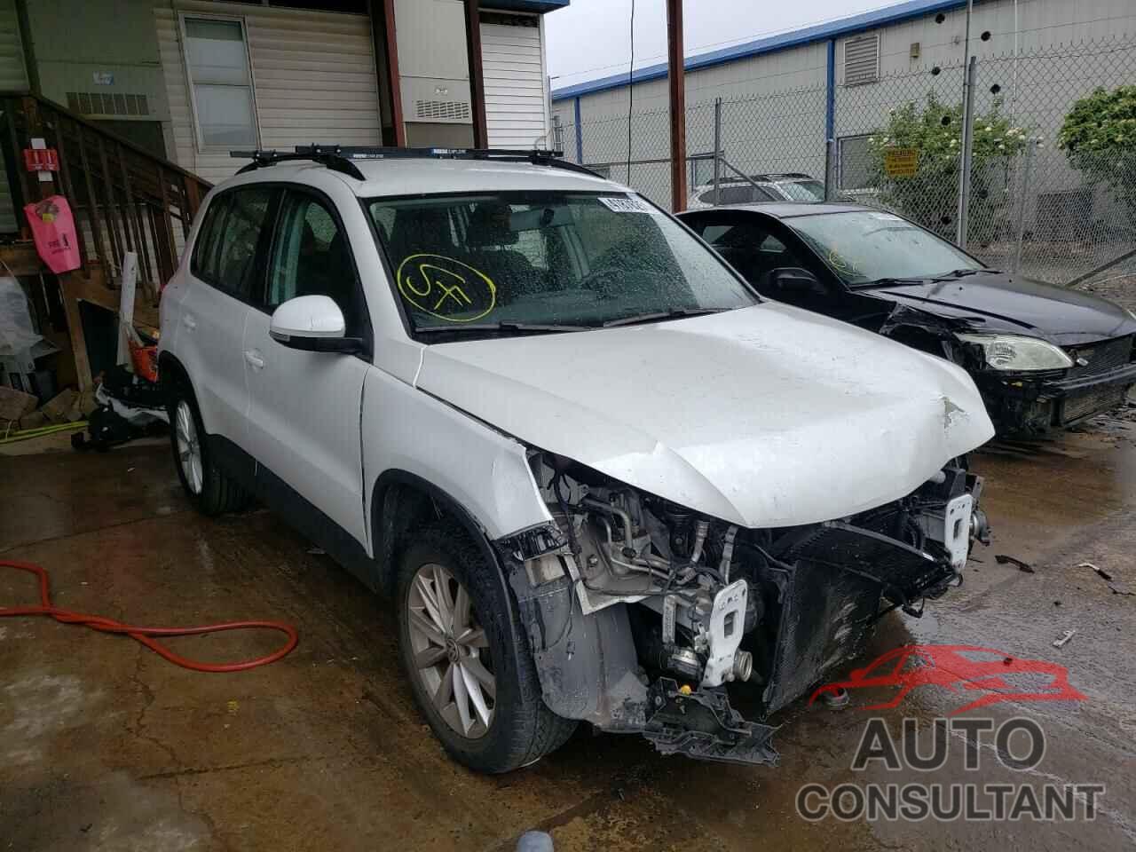 VOLKSWAGEN TIGUAN 2017 - WVGAV7AX6HK051850