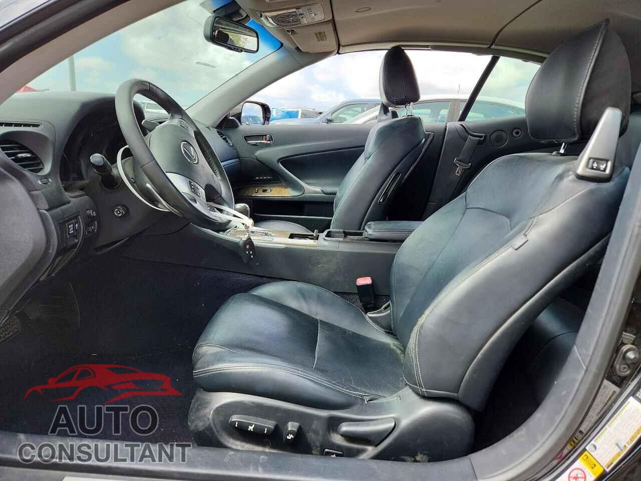 LEXUS IS 2011 - JTHFE2C24B2505923