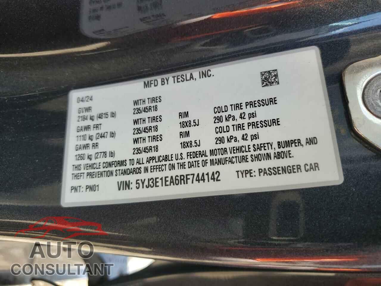TESLA MODEL 3 2024 - 5YJ3E1EA6RF744142