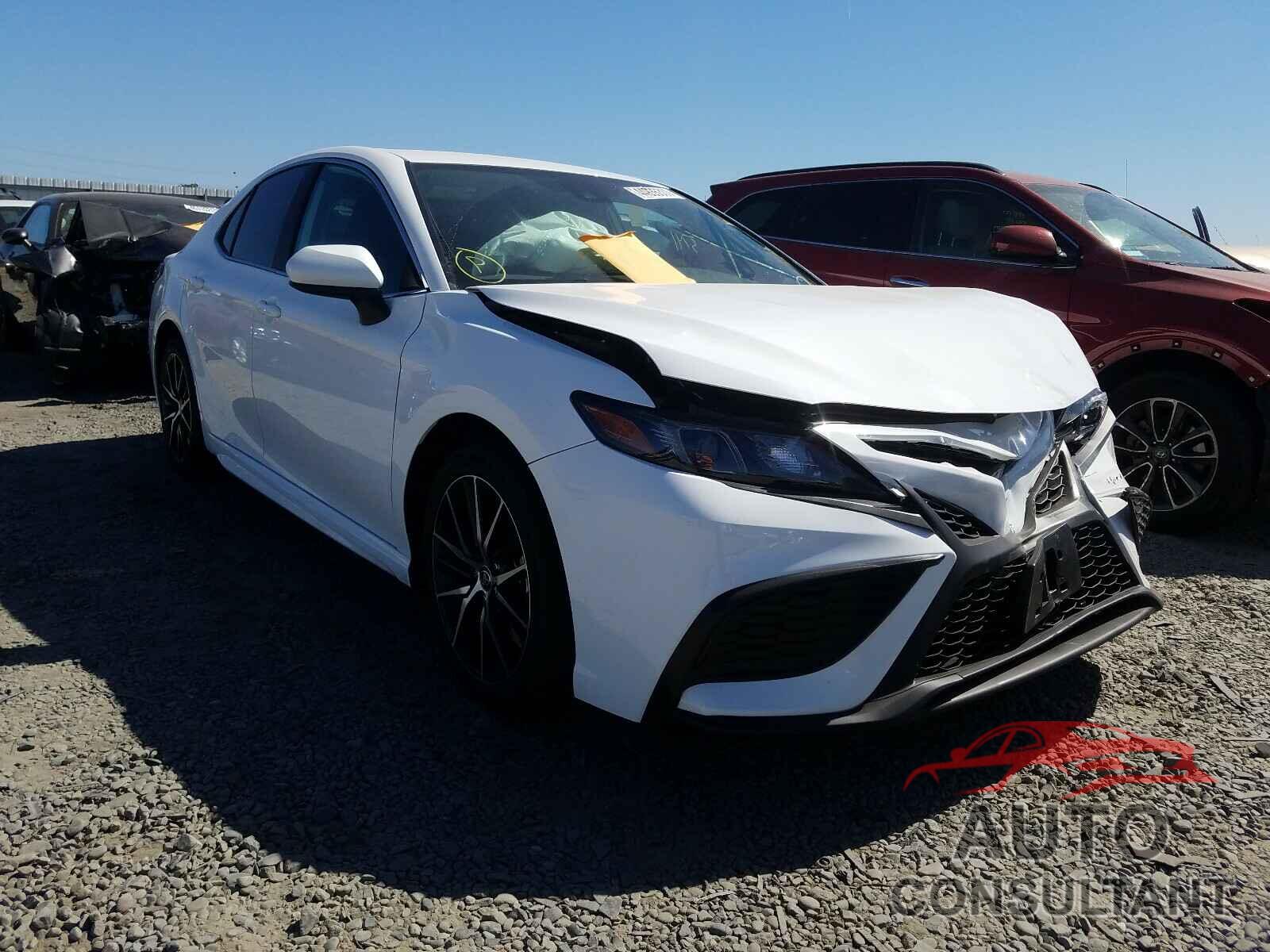 TOYOTA CAMRY 2021 - 4T1G11AK5MU514261