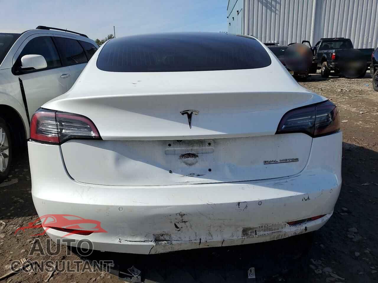TESLA MODEL 3 2018 - 5YJ3E1EB1JF121976