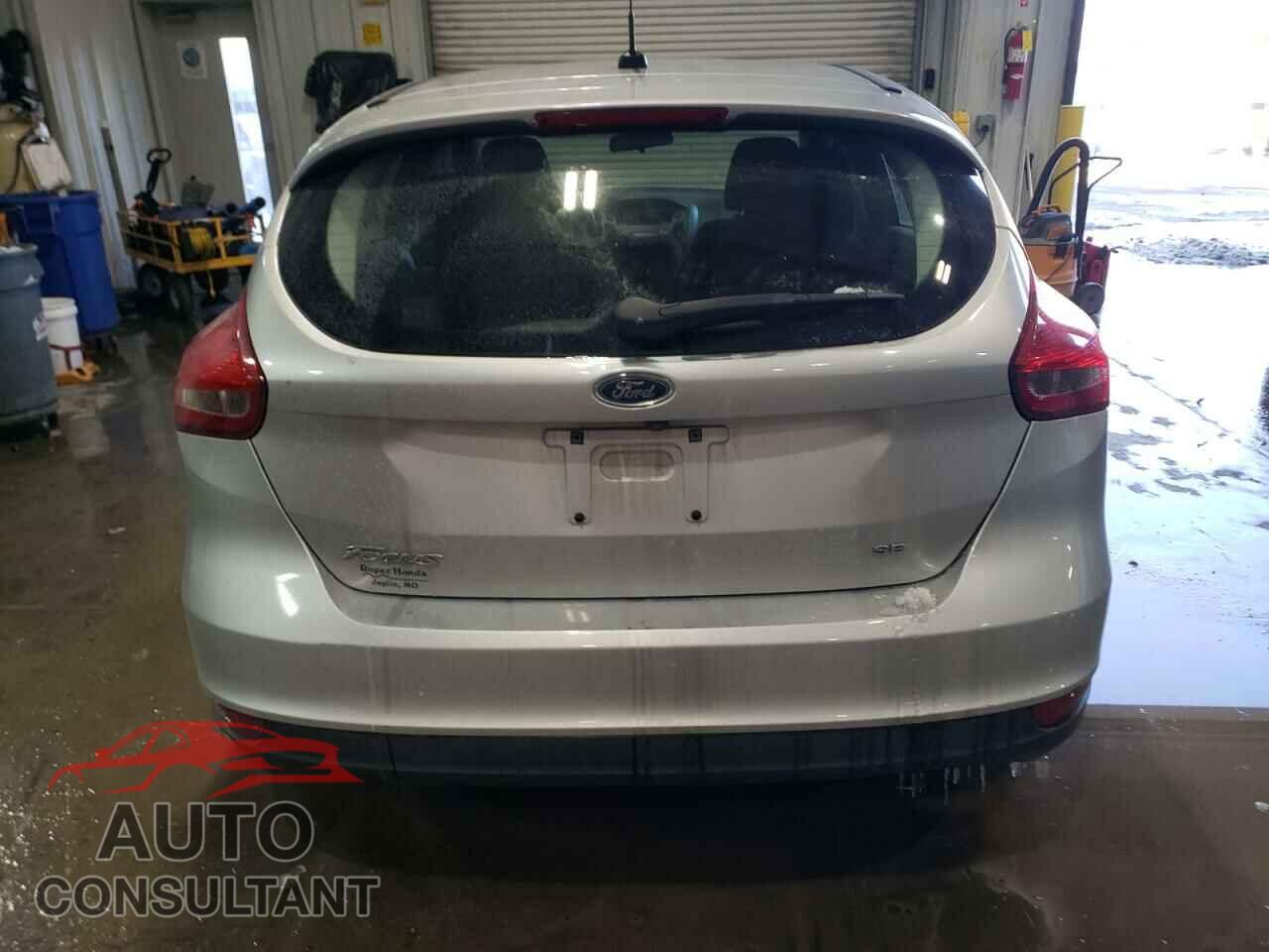 FORD FOCUS 2017 - 1FADP3K24HL298842