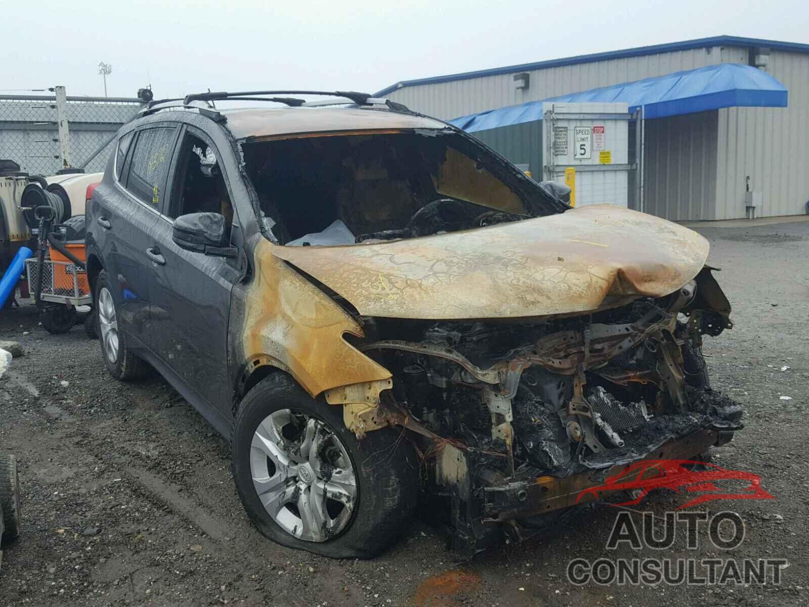TOYOTA RAV4 LE 2015 - JTMBFREV0FJ032563