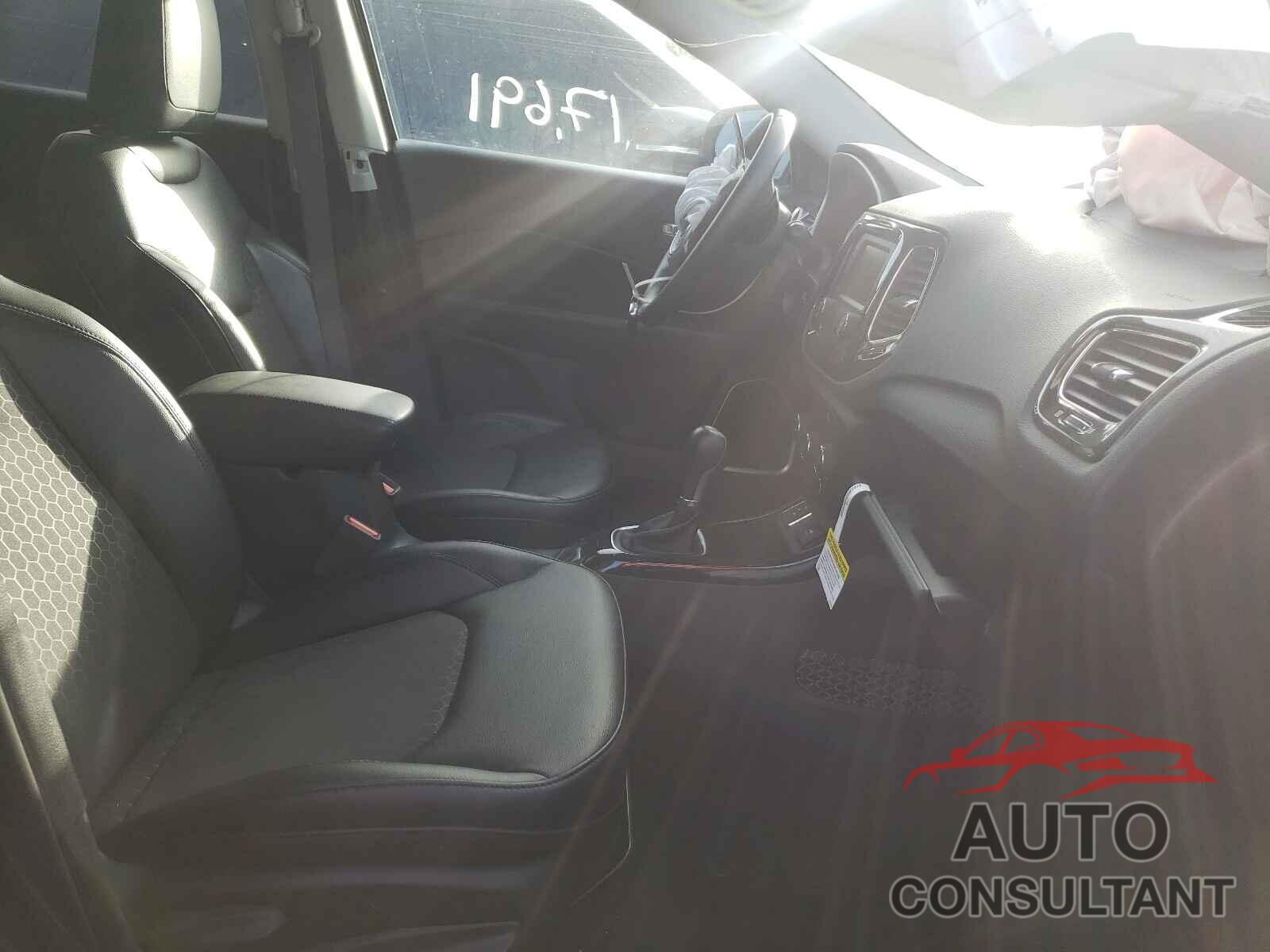 JEEP COMPASS 2018 - 3C4NJCBB4JT319165