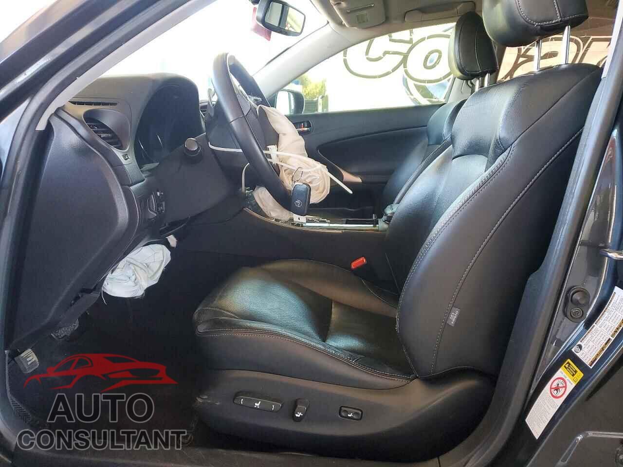 LEXUS IS 2011 - JTHBF5C21B5131220