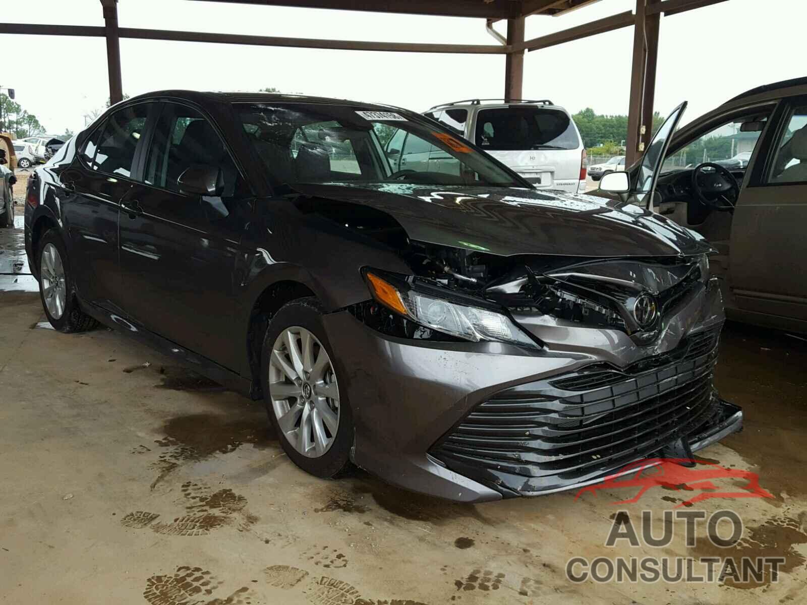 TOYOTA CAMRY 2018 - 4T1B11HK5JU024379