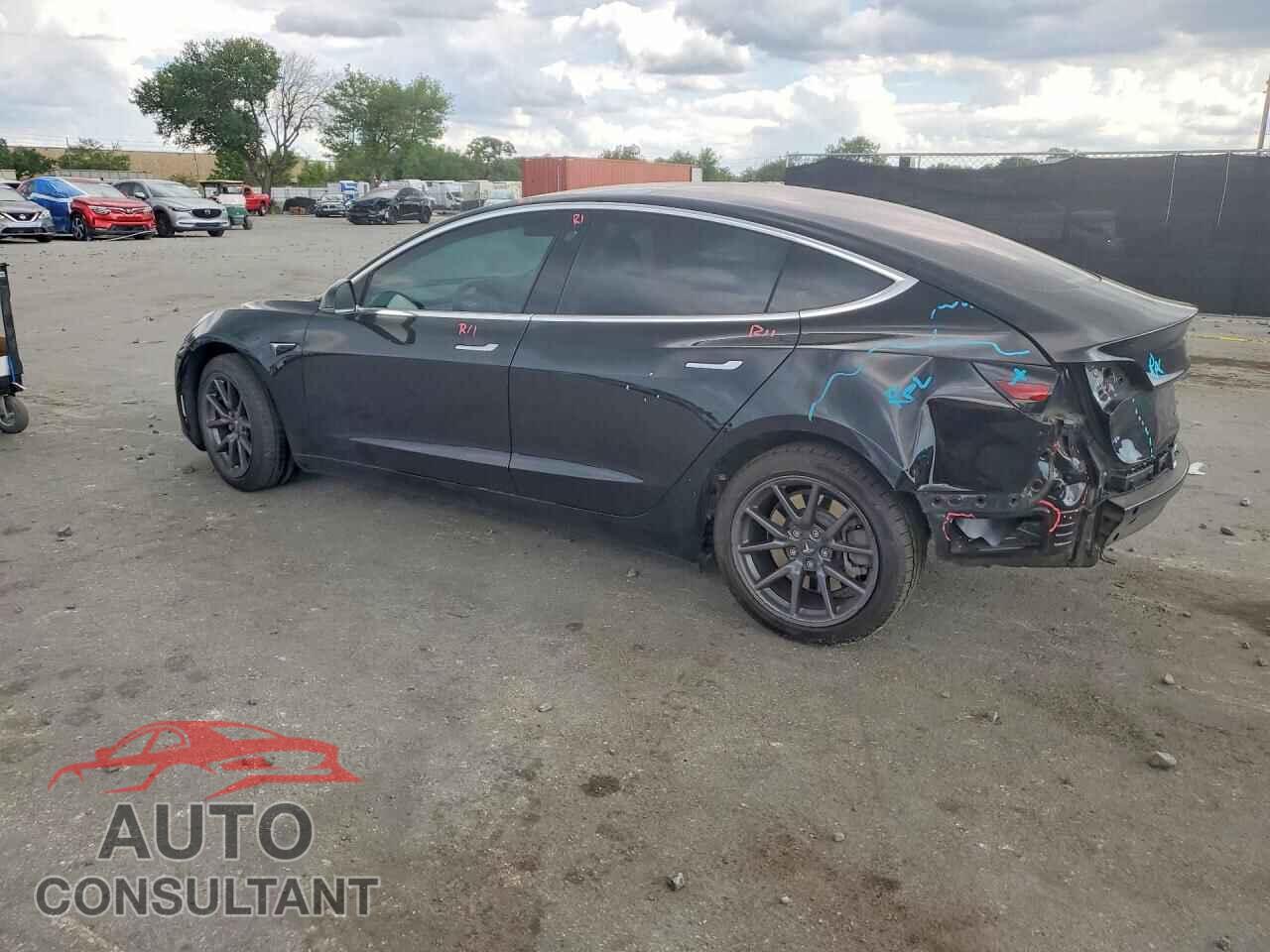 TESLA MODEL 3 2018 - 5YJ3E1EAXJF040952