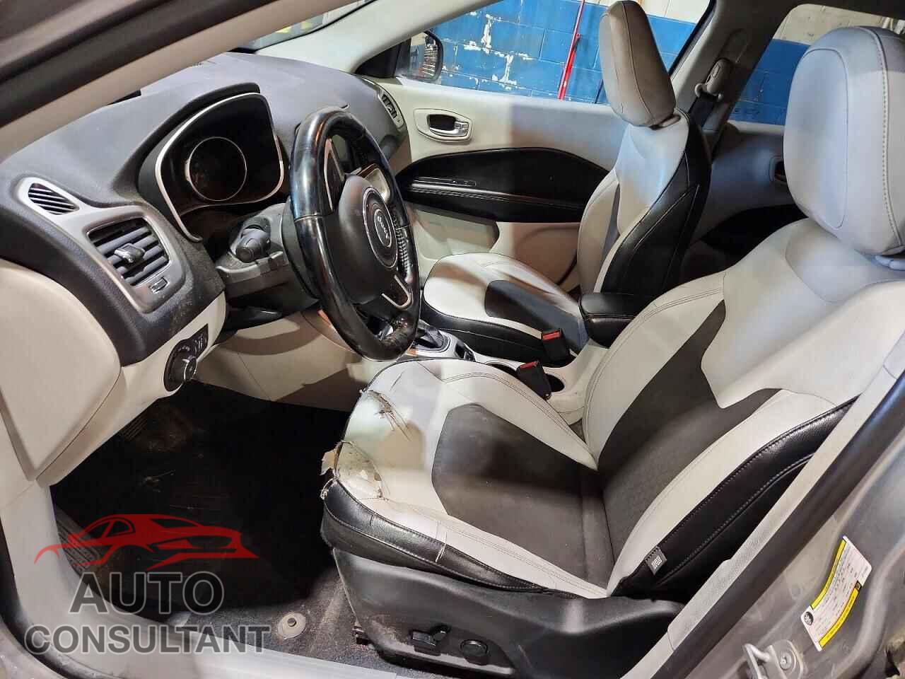 JEEP COMPASS 2018 - 3C4NJDBB8JT112655