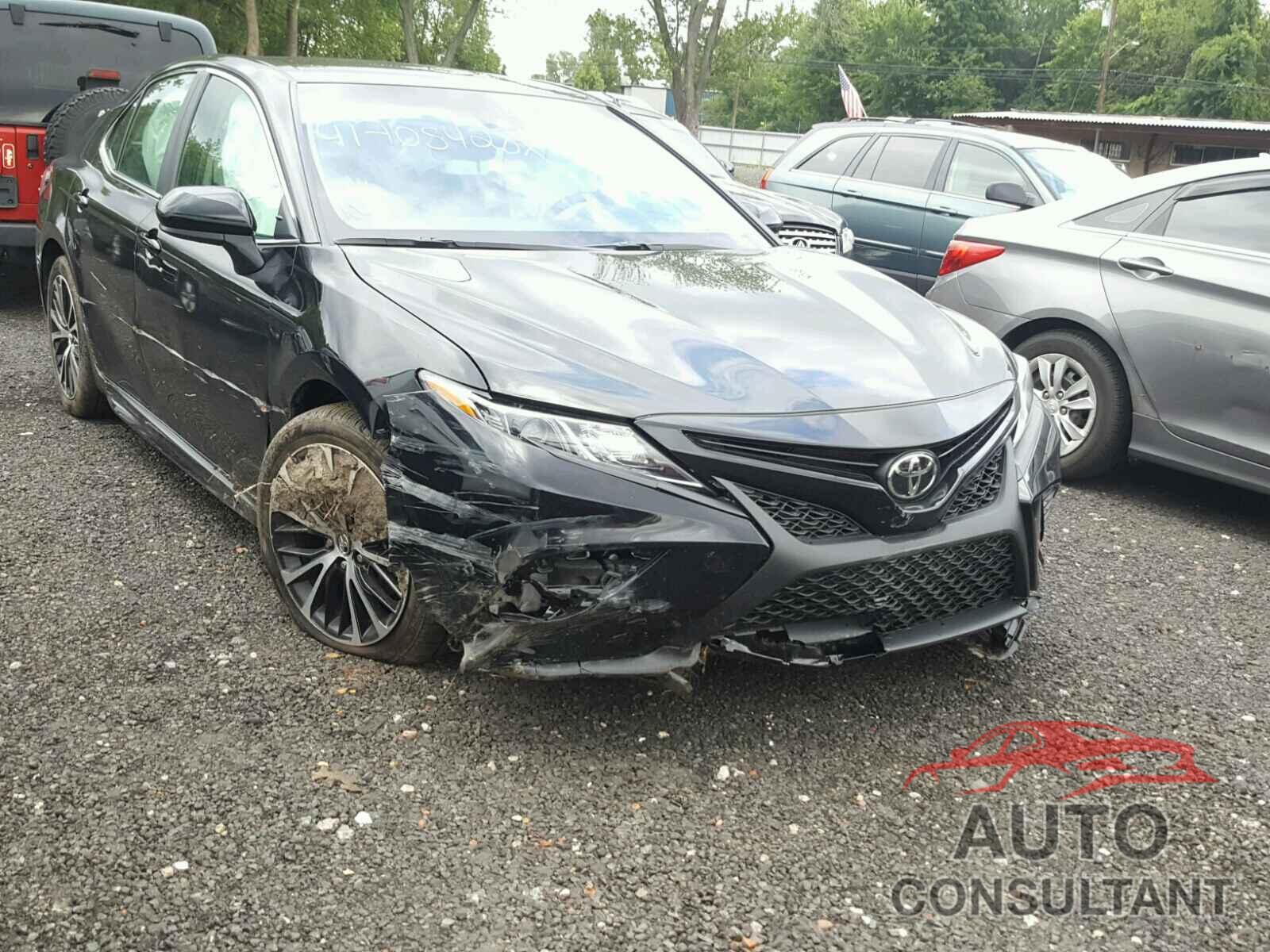 TOYOTA CAMRY 2018 - 4T1B11HKXJU051688