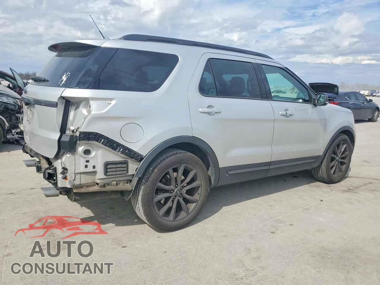 FORD EXPLORER 2018 - 1FM5K7D80JGB79525