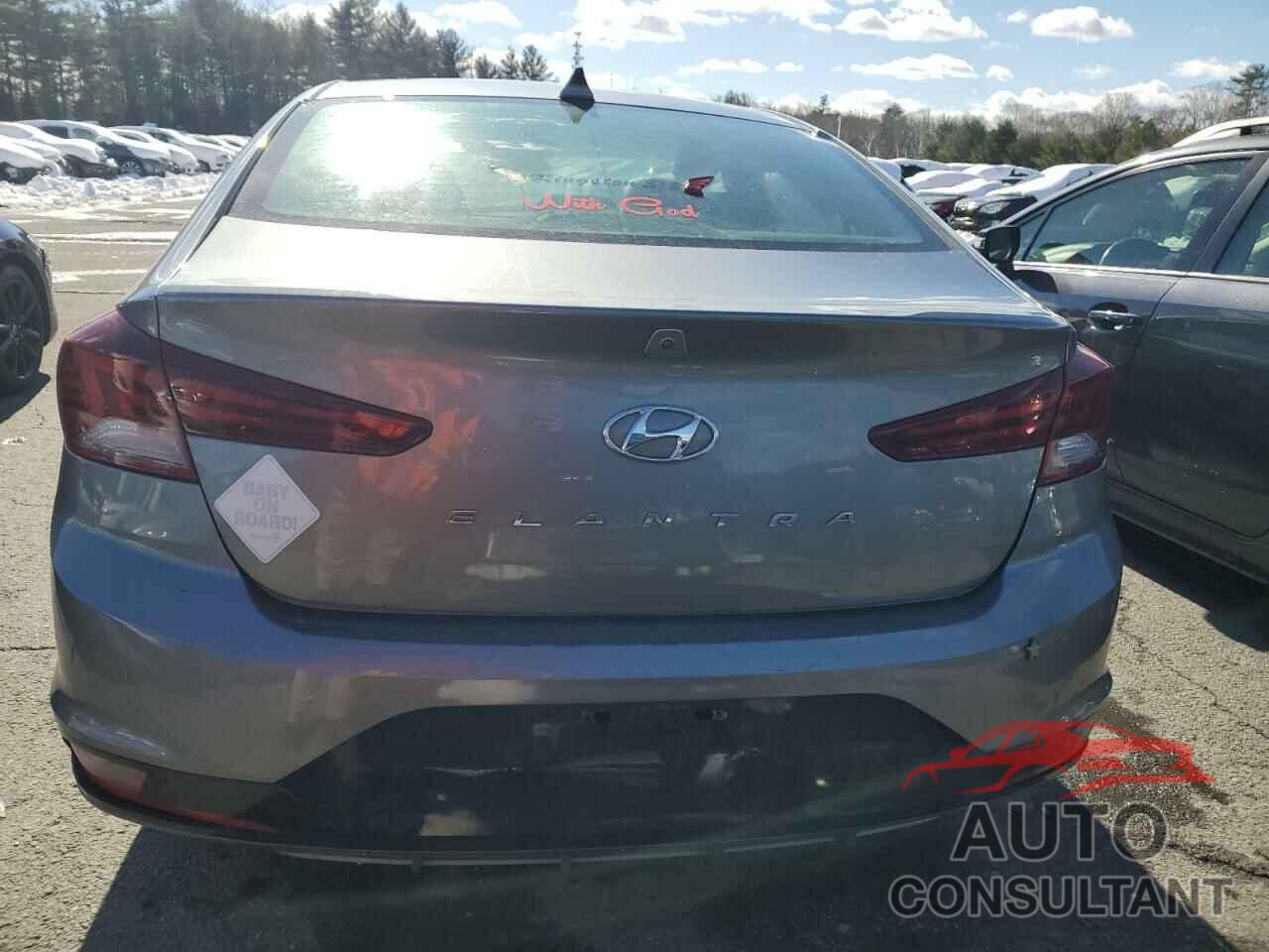 HYUNDAI ELANTRA 2019 - KMHD84LF2KU818015