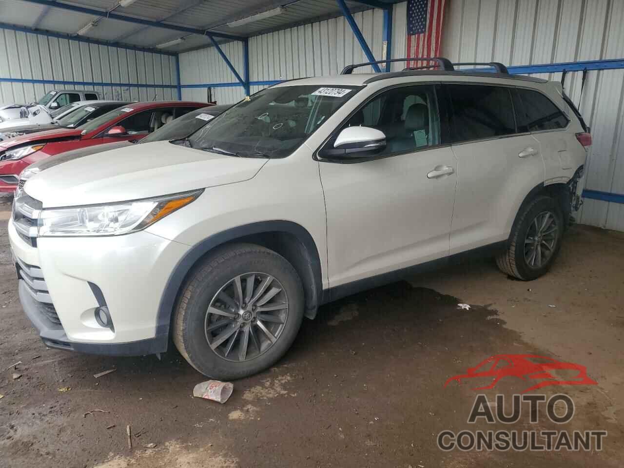 TOYOTA HIGHLANDER 2019 - 5TDJZRFH0KS590101