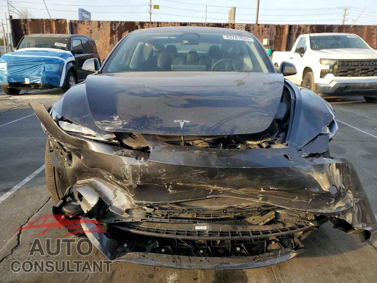 TESLA MODEL 3 2024 - 5YJ3E1EA8RF755417