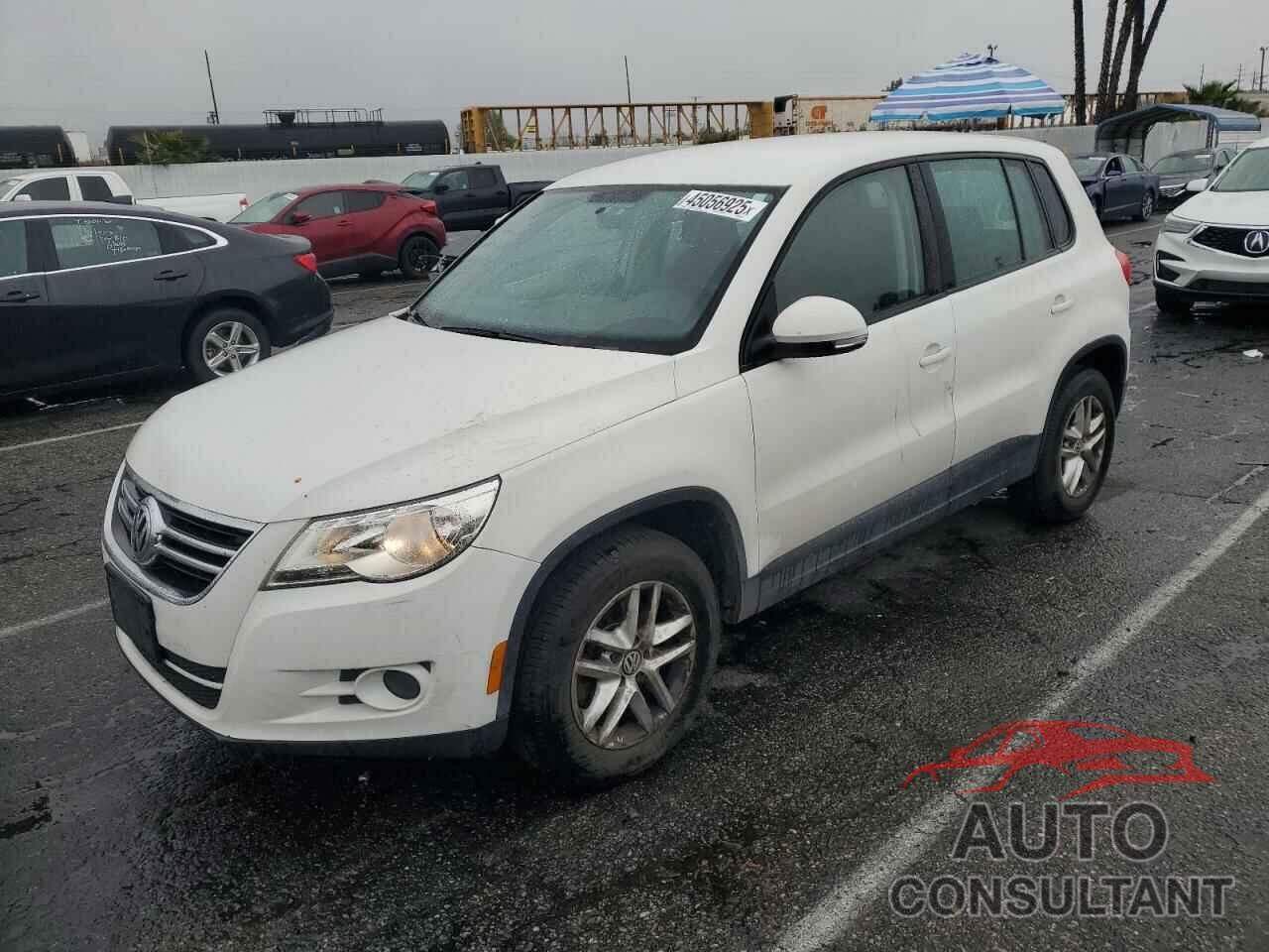 VOLKSWAGEN TIGUAN 2011 - WVGAV7AX6BW525120