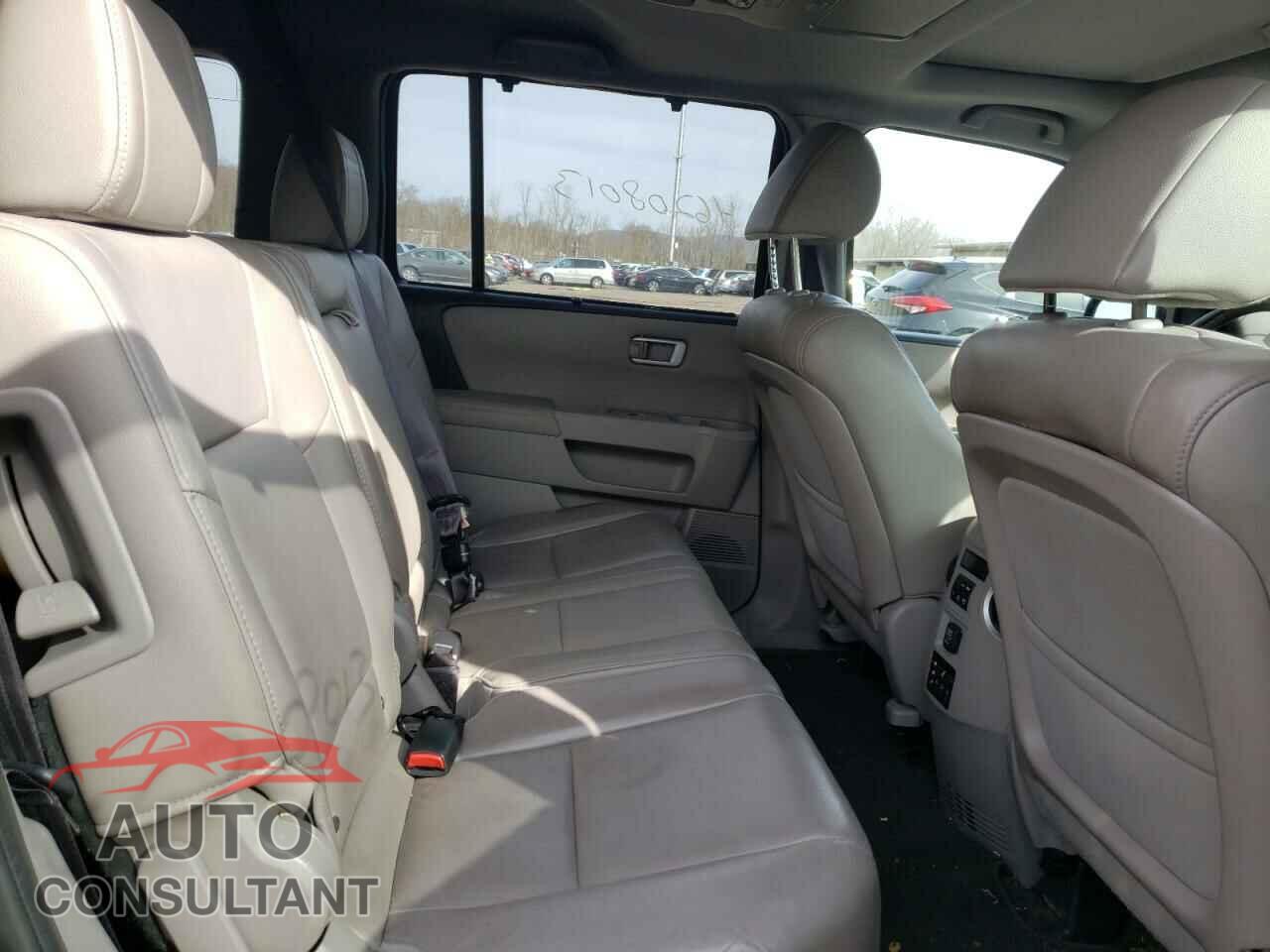 HONDA PILOT 2015 - 5FNYF3H9XFB017842