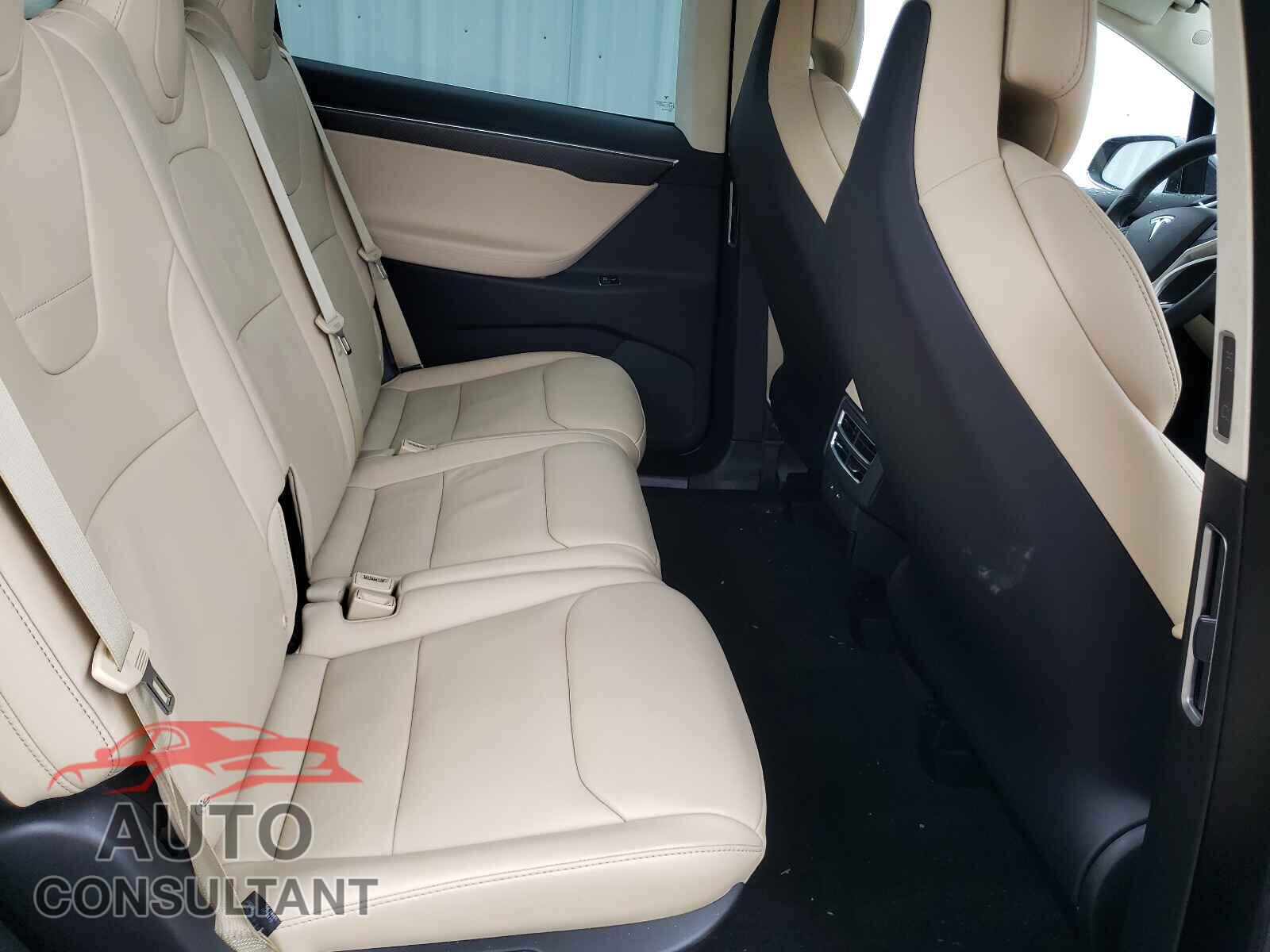 TESLA MODEL X 2017 - 5YJXCDE23HF051237