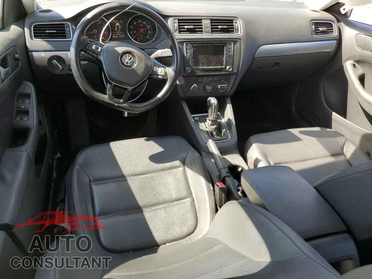 VOLKSWAGEN JETTA 2017 - 3VWDB7AJ4HM266946