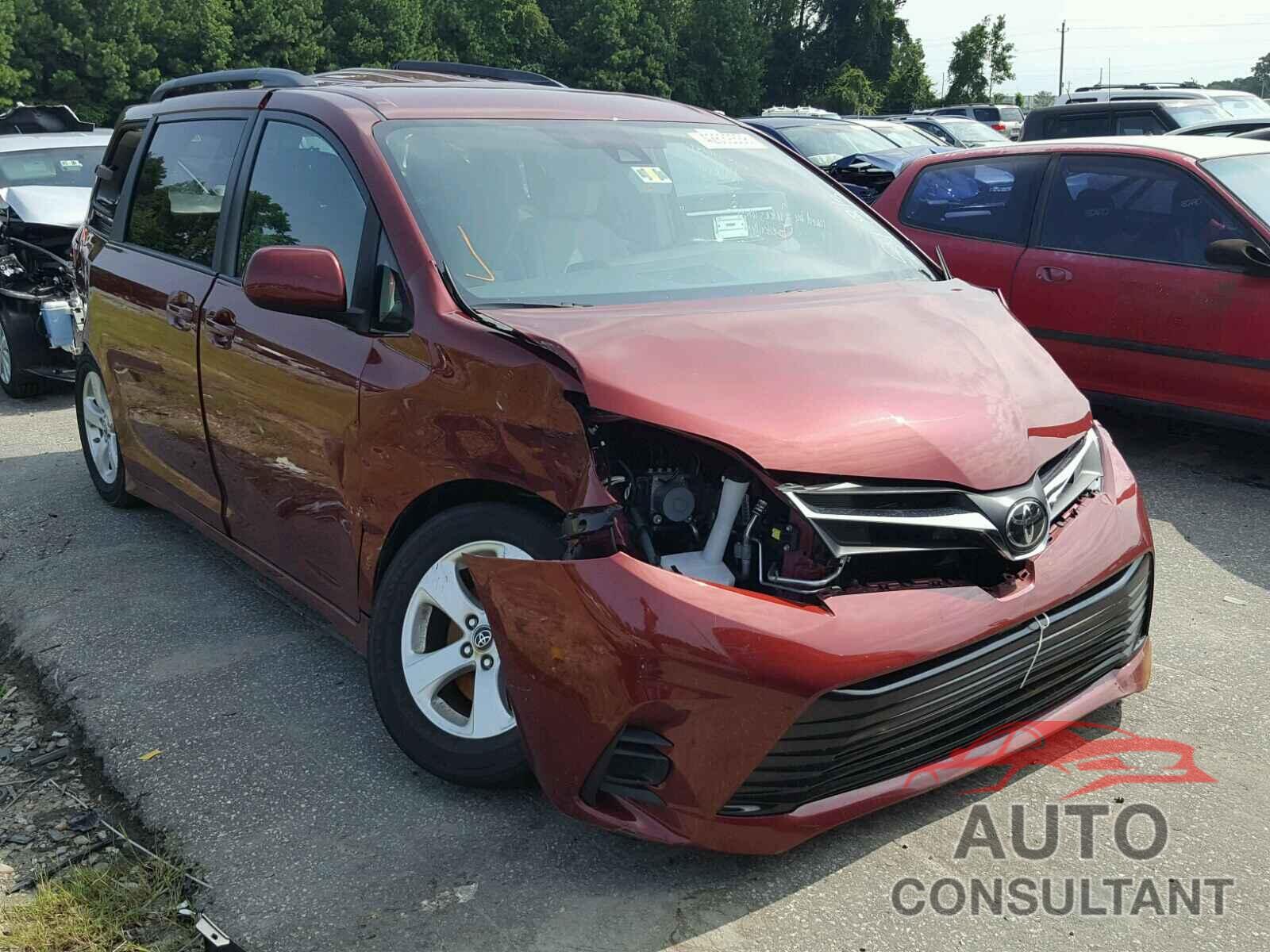 TOYOTA SIENNA LE 2018 - 5TDKZ3DC1JS905575