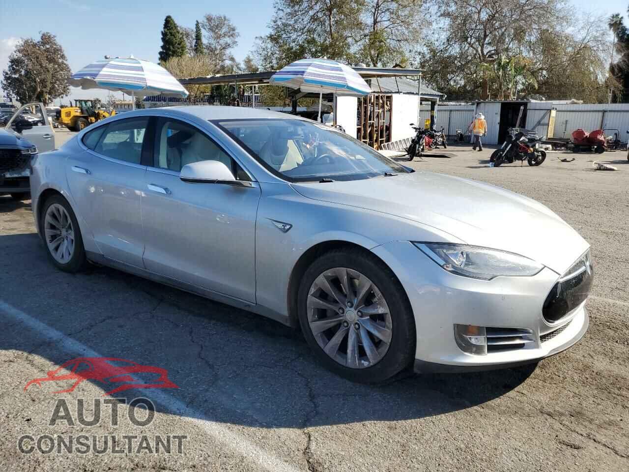 TESLA MODEL S 2013 - 5YJSA1DN2DFP27911