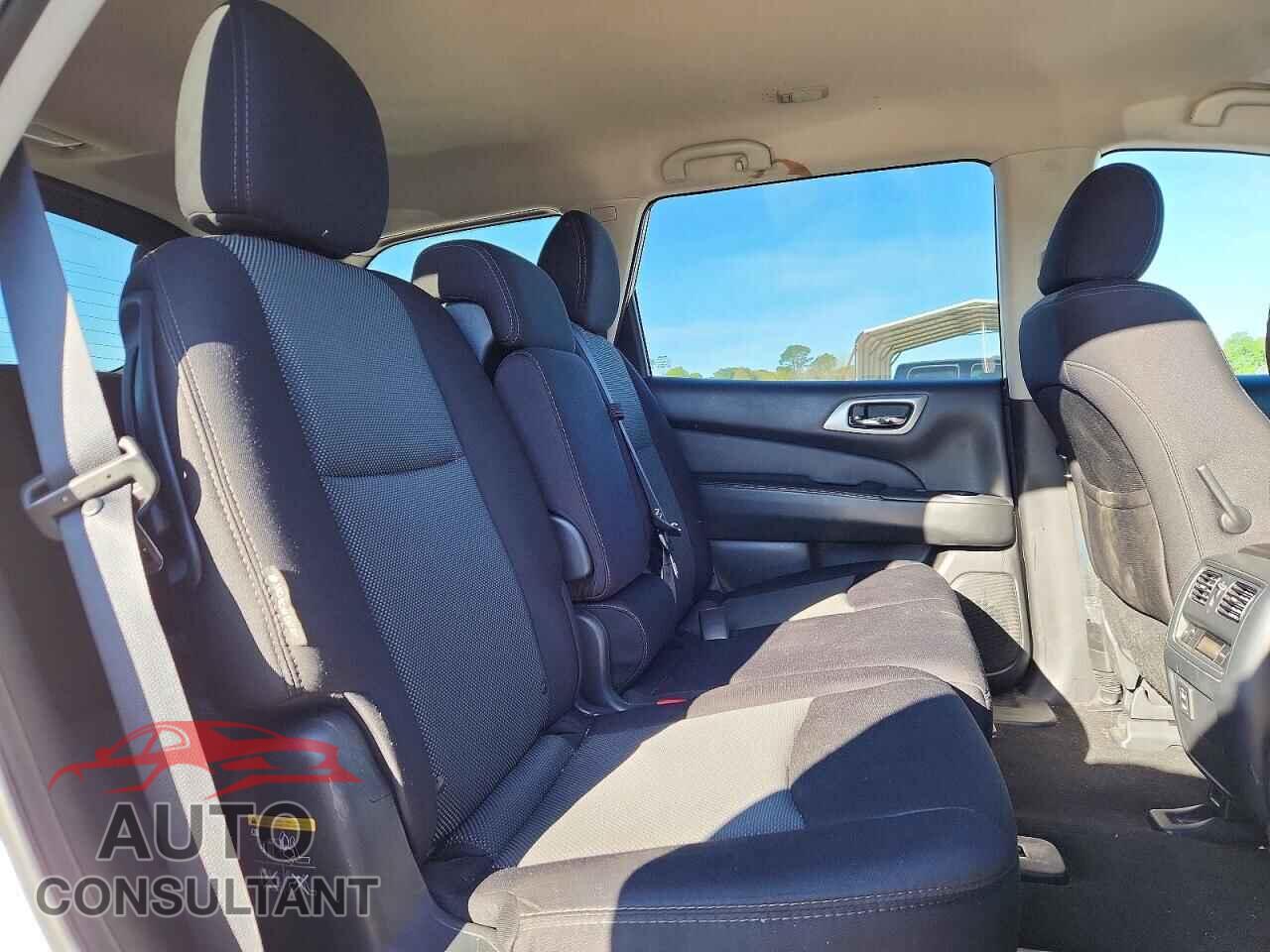 NISSAN PATHFINDER 2018 - 5N1DR2MN4JC679341