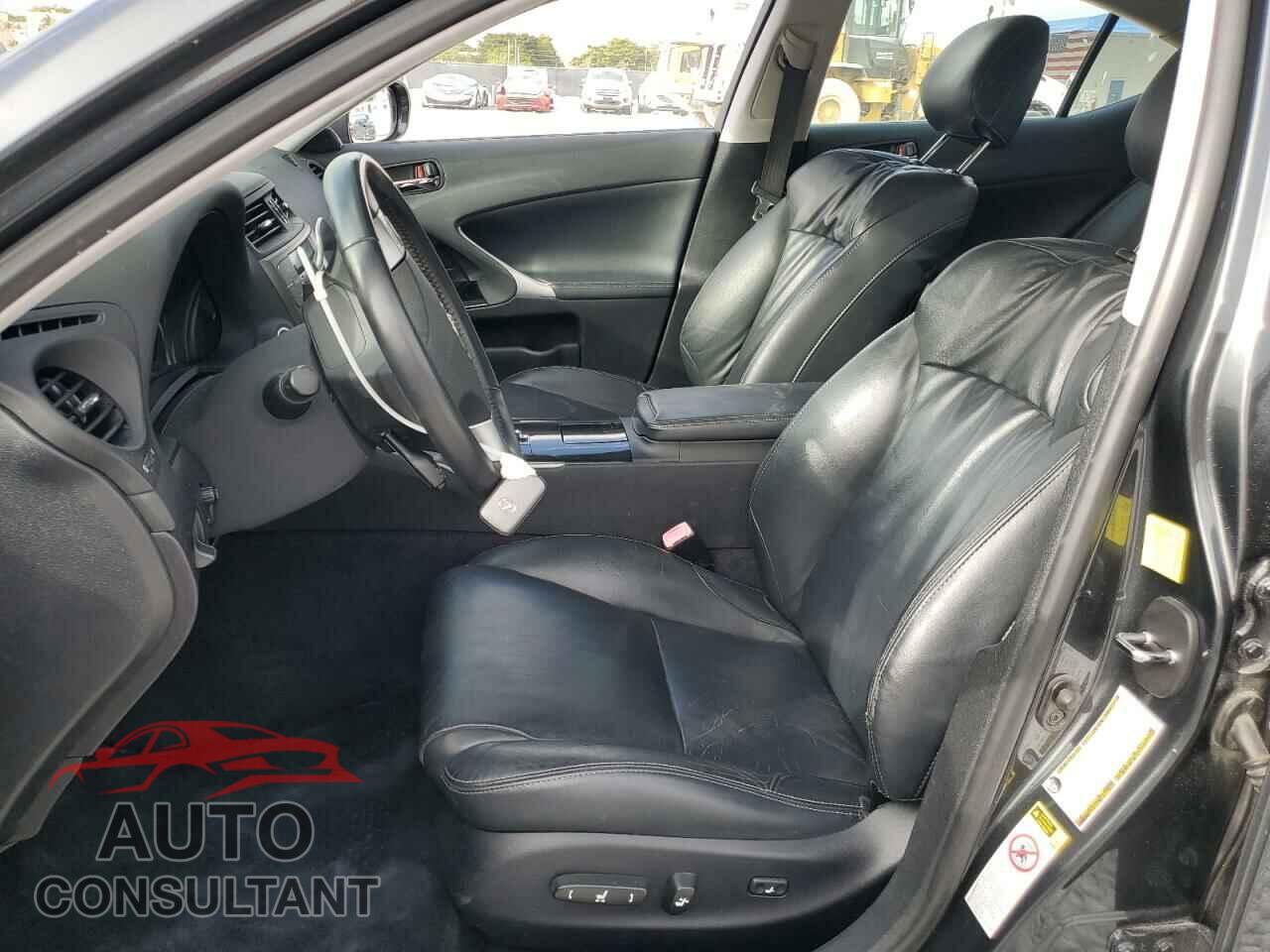 LEXUS IS 2011 - JTHBF5C23B5139352