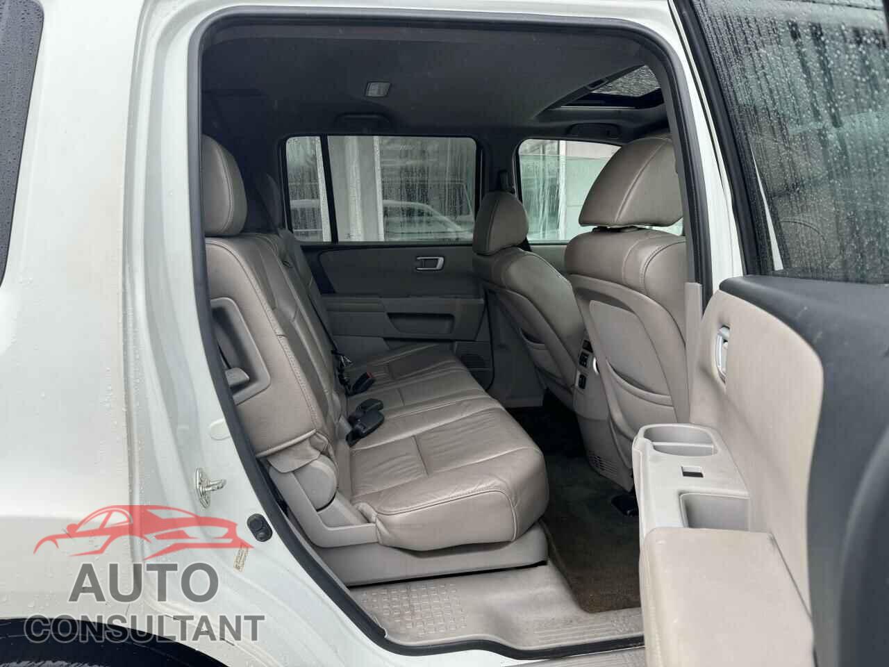 HONDA PILOT 2015 - 5FNYF4H59FB045733