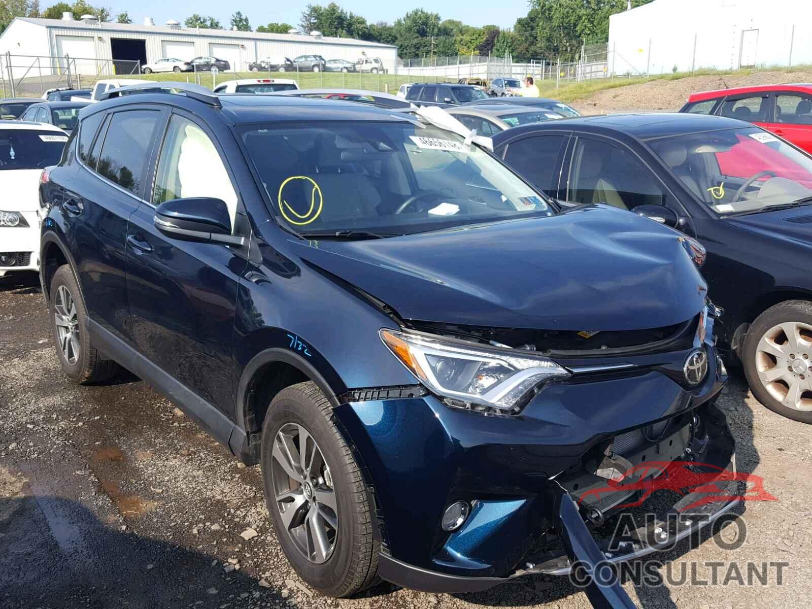 TOYOTA RAV4 XLE 2017 - JTMRFREV6HJ701436