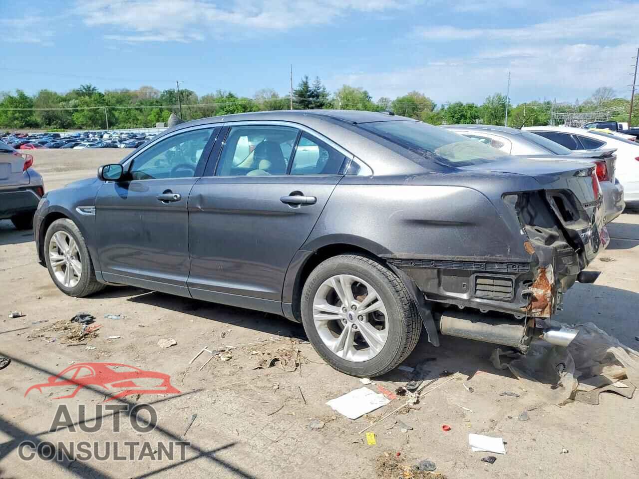FORD TAURUS 2018 - 1FAHP2D84JG109845