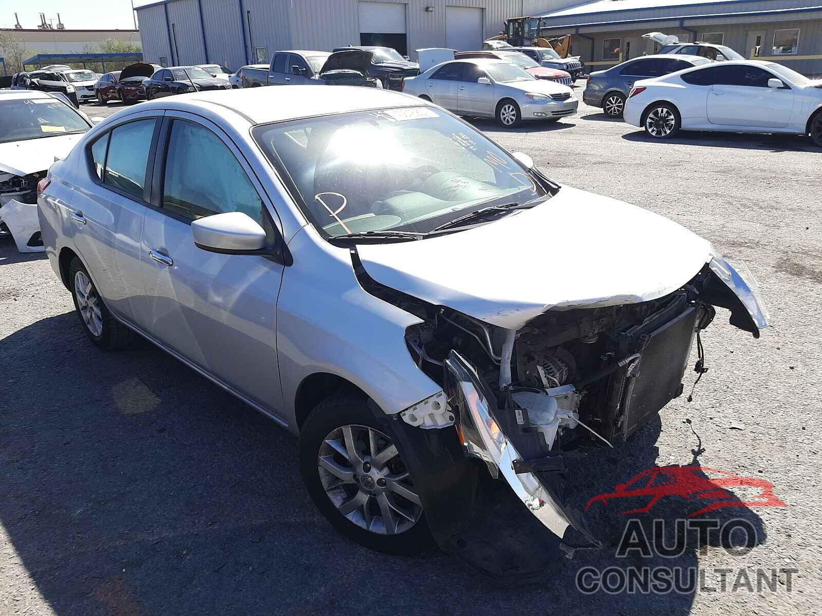 NISSAN VERSA 2018 - 3N1CN7AP1JL801689