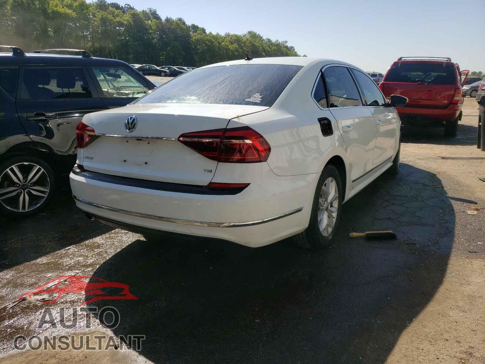 VOLKSWAGEN PASSAT 2017 - 1VWAT7A37HC015258