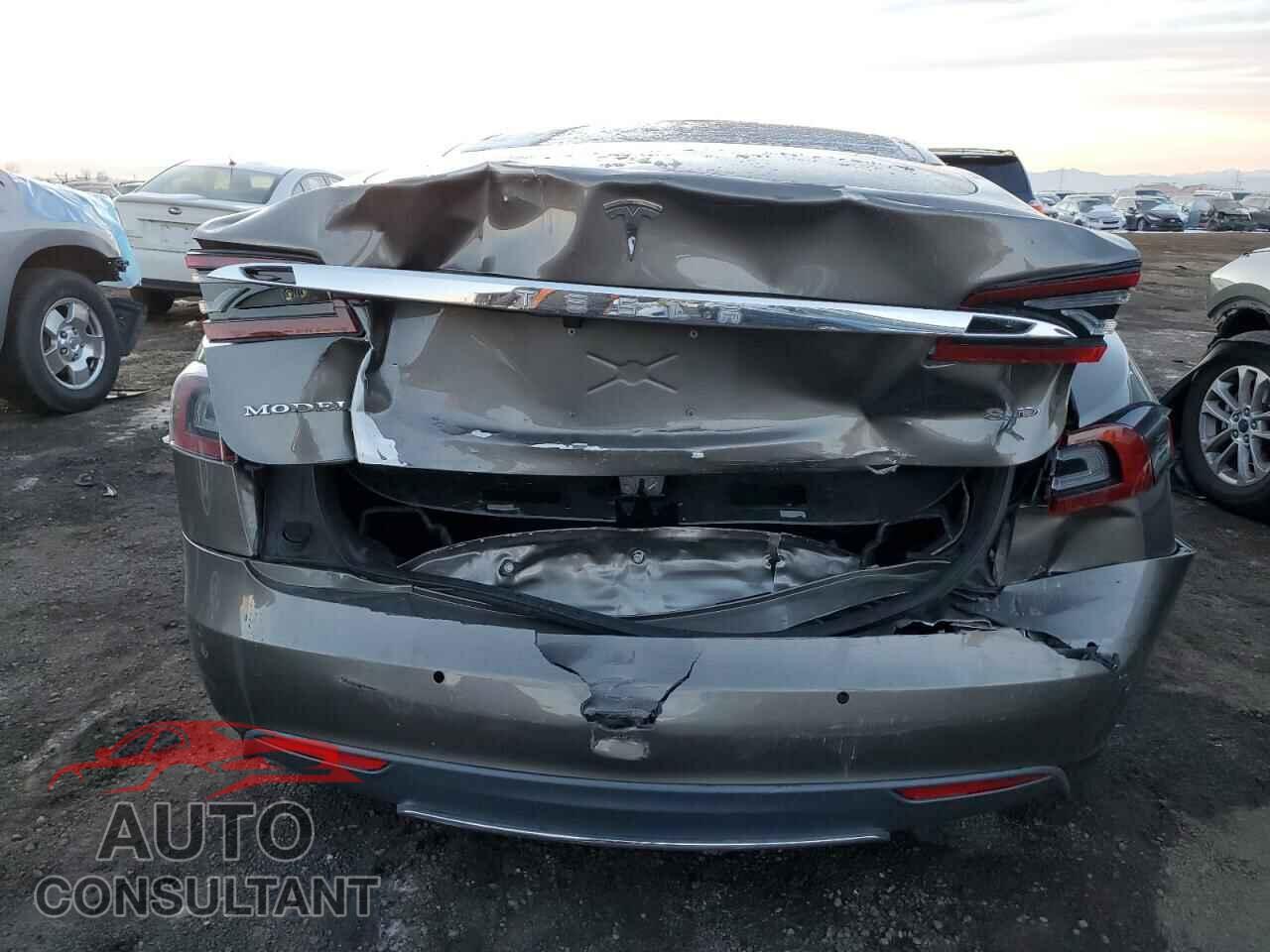 TESLA MODEL S 2015 - 5YJSA1E24FF115121