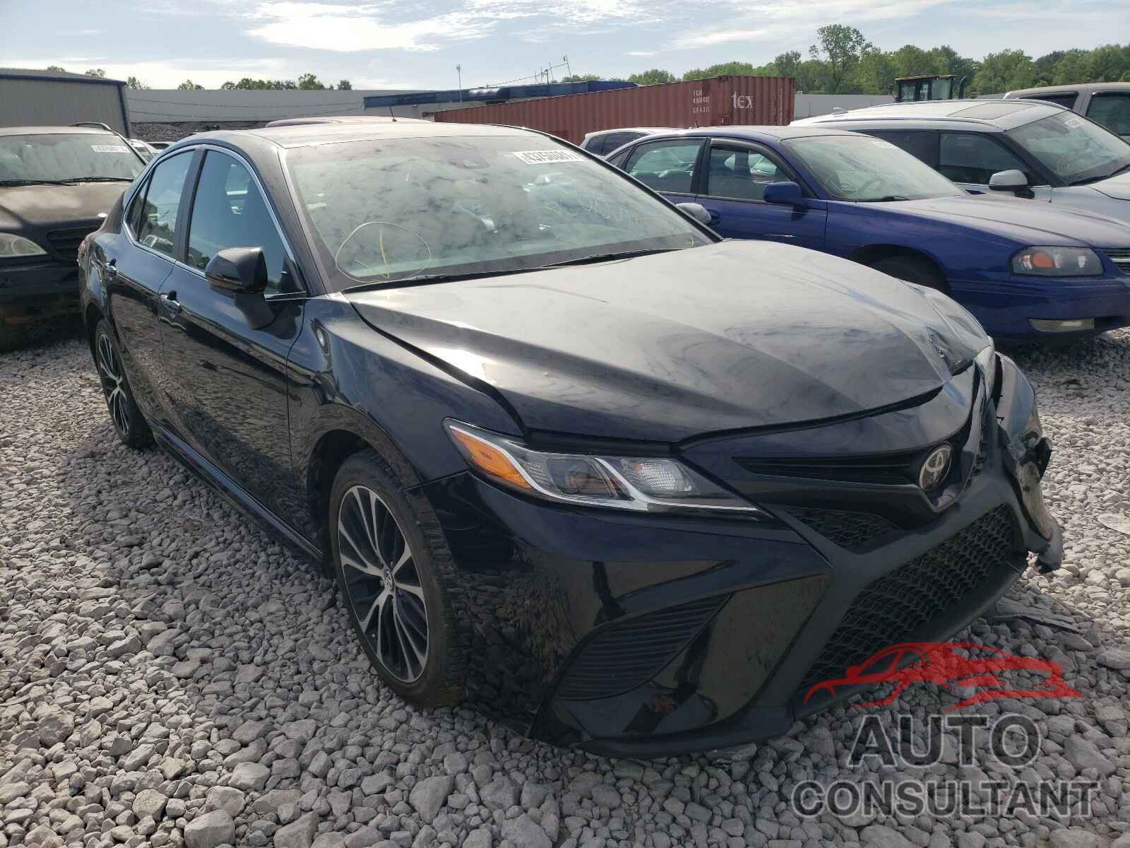 TOYOTA CAMRY 2018 - 4T1B11HK8JU579617