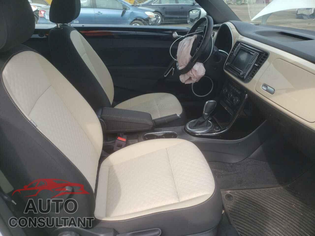 VOLKSWAGEN BEETLE 2019 - 3VW5DAAT0KM501086