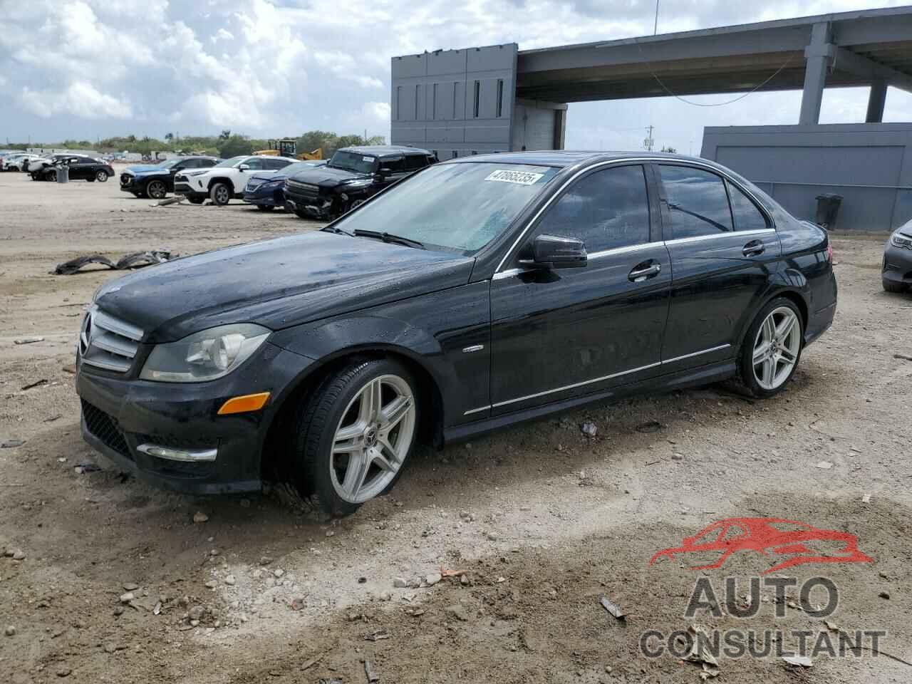MERCEDES-BENZ C-CLASS 2012 - WDDGF4HB8CR240090