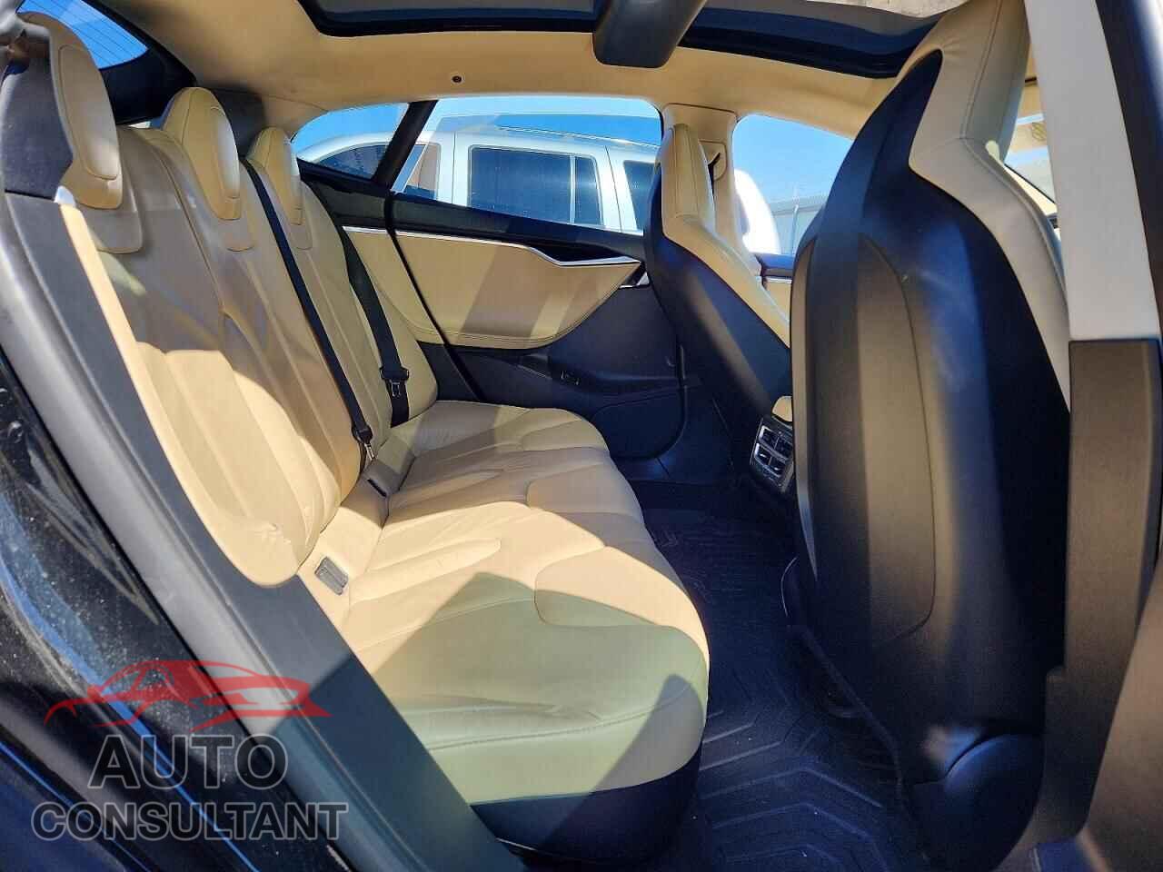 TESLA MODEL S 2013 - 5YJSA1CG0DFP17672