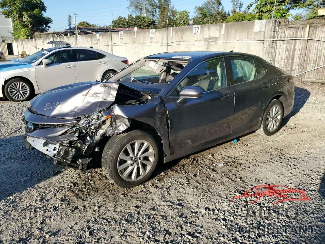 TOYOTA CAMRY 2022 - 4T1C11AK8NU662615